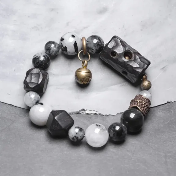 How to Identify Real Black Crystal and Its Common Flaws 1 - Buddha Bodhis Obsidian, Ebony, Black Rutilated QuartzObsidian, Ebony, Black Rutilated Quartz