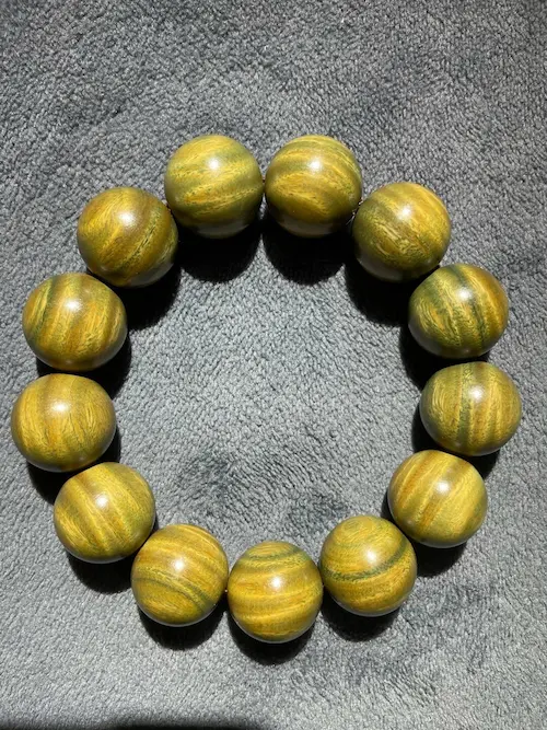 - Buddha Bodhis Natural Green Sandalwood Mala with Crystal Bloom