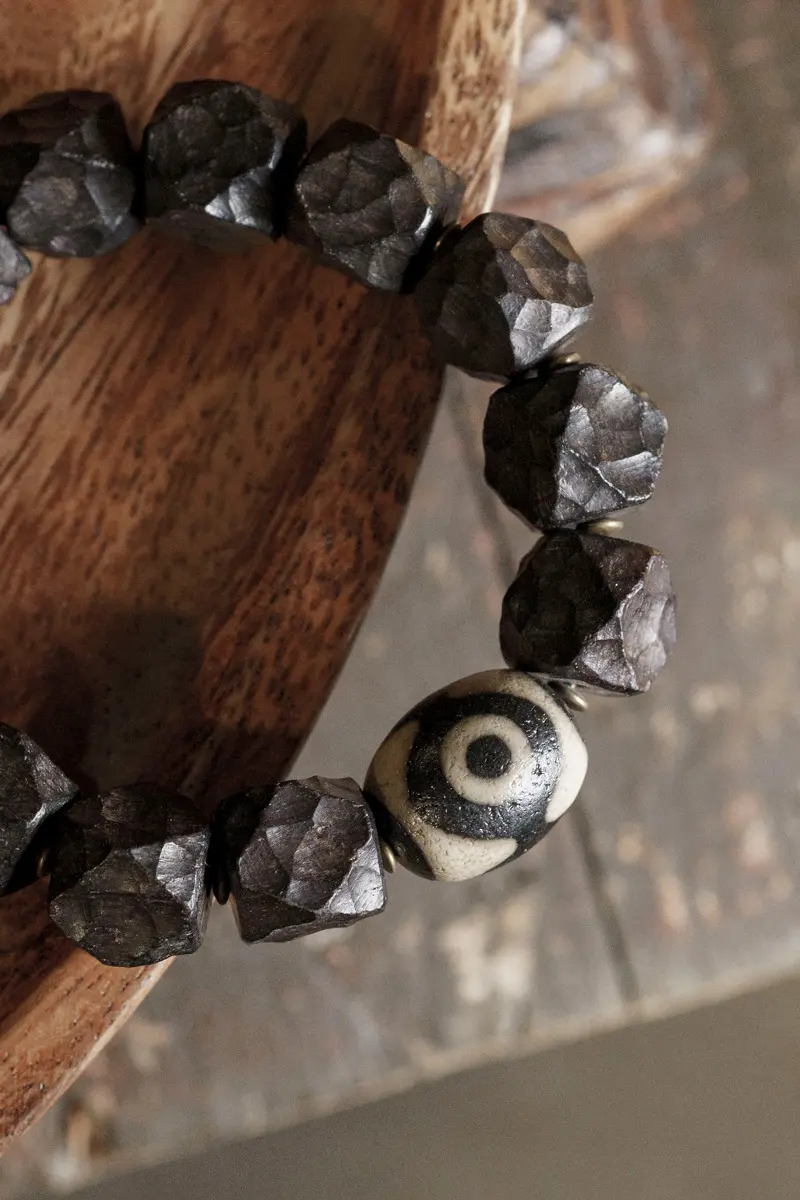 The Wabi Sabi Eye A Carved Ebony Dzi Bracelet (4) The Wabi Sabi Eye A Carved Ebony Dzi Bracelet