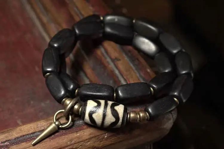 The Wave of Fortune: A Wave of Fortune Dzi Bracelet 5 - Buddha Bodhis The Wave of Fortune A Wave of Fortune Dzi Bracelet