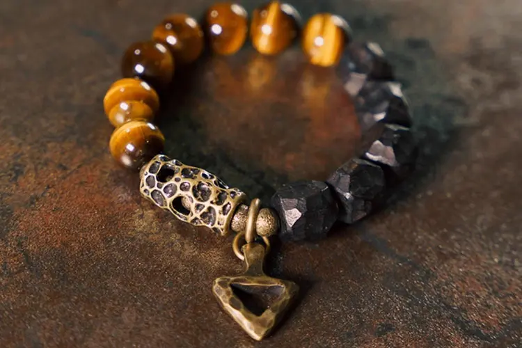Tiger's Eye and Ebony Arrowhead Bracelet | Grounded Action 5 - Buddha Bodhis Tiger's Eye and Ebony Arrowhead Bracelet Grounded Action