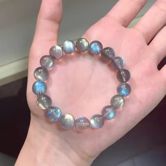 A Guide to the Labradorite Bracelet: Its Meaning, Benefits, and How to Wear It 3 - Buddha Bodhis A Guide to the Labradorite Bracelet: Its Meaning, Benefits, and How to Wear It