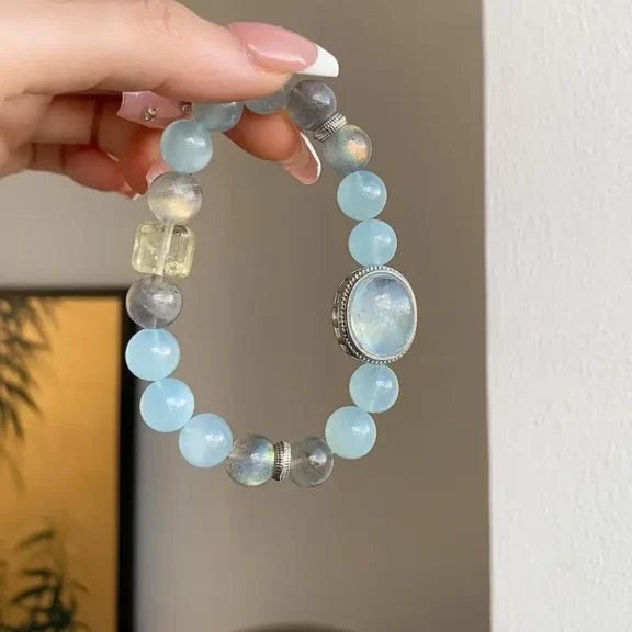 The Meaning of the Aquamarine Bracelet: A Guide to Its Benefits and Spiritual Properties 3 - Buddha Bodhis The Meaning of the Aquamarine Bracelet A Guide to Its Benefits and Spiritual Properties