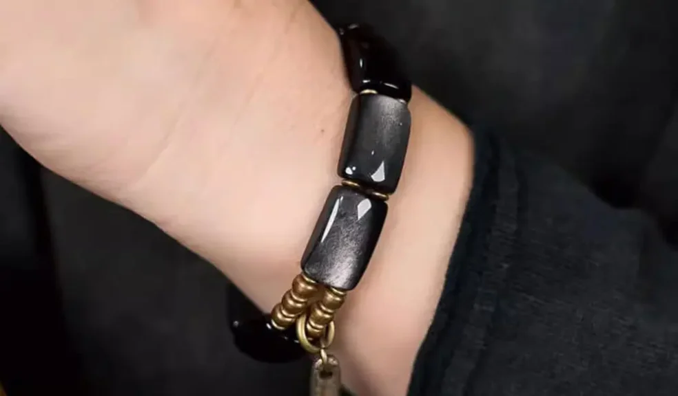 The Spiritual Meaning of Silver Sheen Obsidian: A Mirror to the Soul 1 - Buddha Bodhis The Spiritual Meaning of Silver Sheen Obsidian A Mirror to the Soul