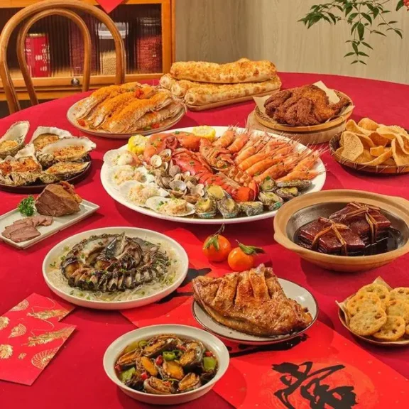Lucky Foods for Chinese New Year 2026: A Guide to Their Meanings & Symbolism 2 - Buddha Bodhis Lucky Foods for Chinese New Year 2026 A Guide to Their Meanings & Symbolism