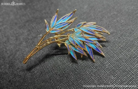 The Deeper Meaning of Wearing a Brooch Symbolism, Protection, and the Heart Chakra