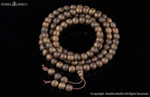 The Spiritual Meaning of an Agarwood Bracelet: A Guide to Its Benefits and Symbolism