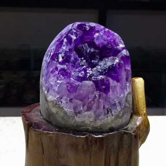 Your 2026 Guide to Amethyst Geode Placement for Luck & Wisdom 2 - Buddha Bodhis Your 2026 Guide to Amethyst Geode Placement for Luck & Wisdom