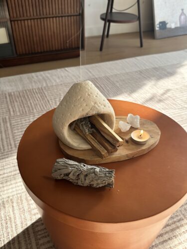 Click to view full screen Handmade Ceramic Aromatherapy Fireplace Ornament photo review