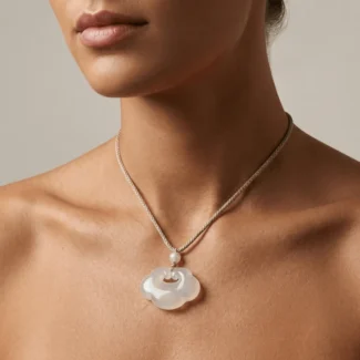 natural-agate-ruyi-lock-jade-necklace