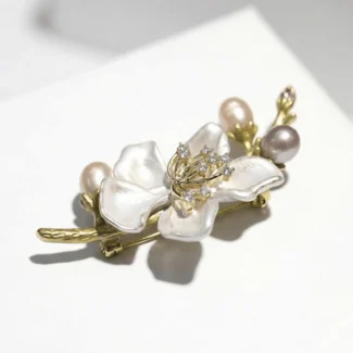 white-floral-pearl-brooch